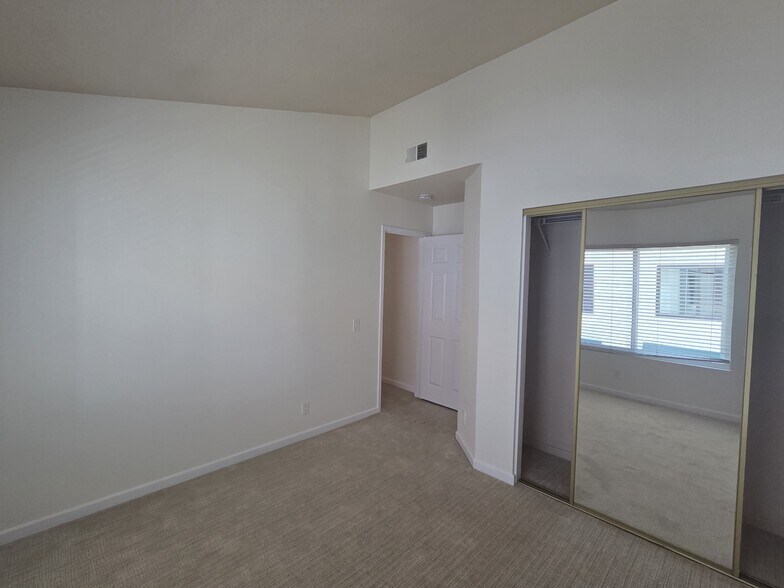Building Photo - 7492 Seabluff Dr