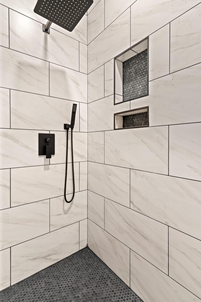 Building Photo - 640 Neil Ave