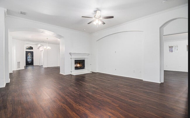 Building Photo - 403 Victory Ln