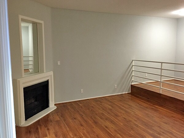 Building Photo - 14625 Dickens St