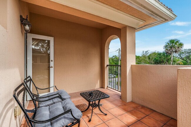 Building Photo - 1721 SW 23rd St