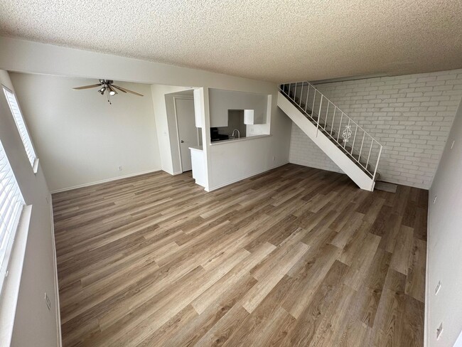 Building Photo - Remodeled McKeon Townhome