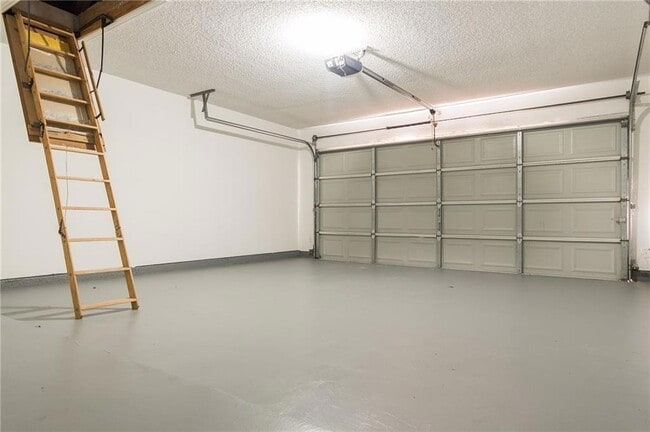 Building Photo - 2108 Monticello Cir