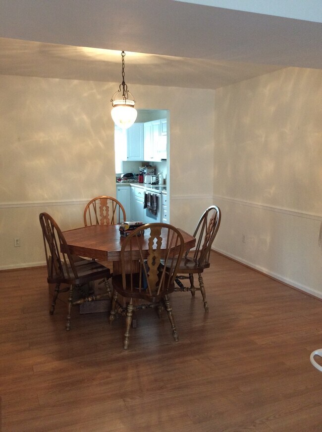 Building Photo - Spacious Townhouse Recently Updated
