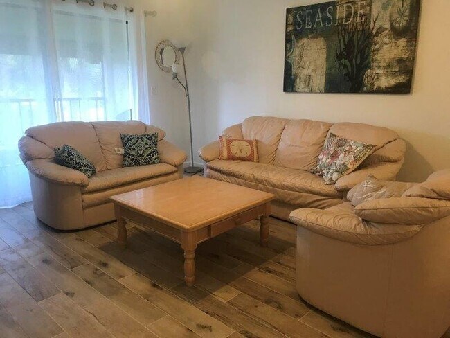 Building Photo - Venice, FL Mission Lakes 2BR/2BA Condo Located Just Off-Island