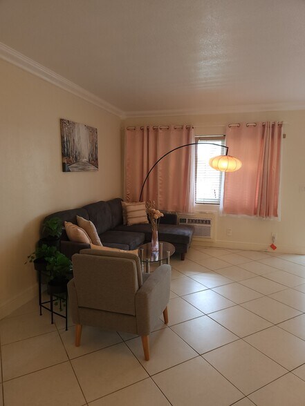 Livingroom - 600 Layne Blvd