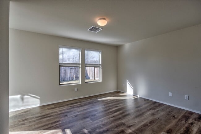 Building Photo - 1707 Howth Ave