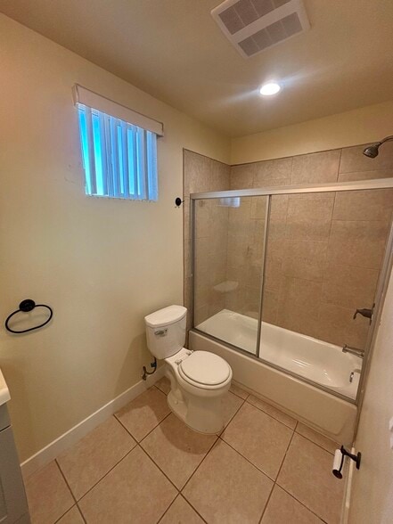 Building Photo - 213 W 82nd St