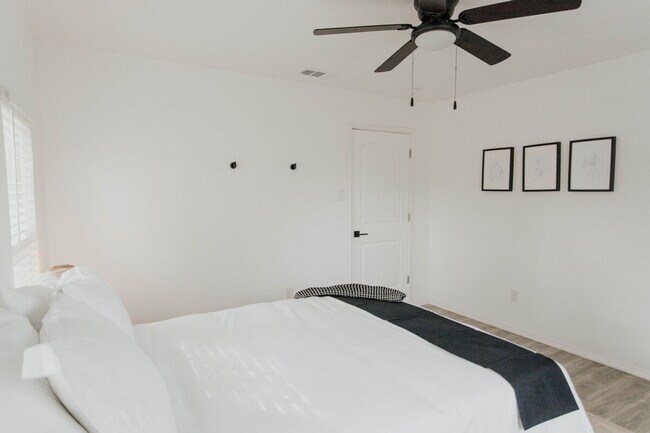 Building Photo - 3729-3727 N 24th St