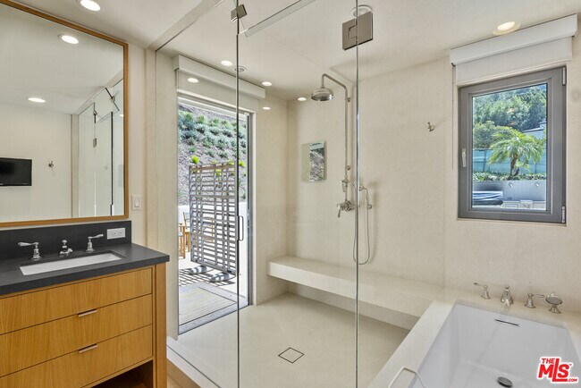 Building Photo - 10630 Somma Way