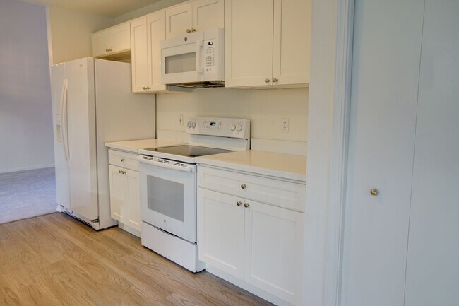 Building Photo - Renton Multi-level home