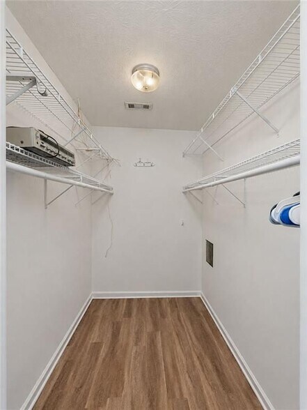 Building Photo - 2657 Amberly Glen Dr