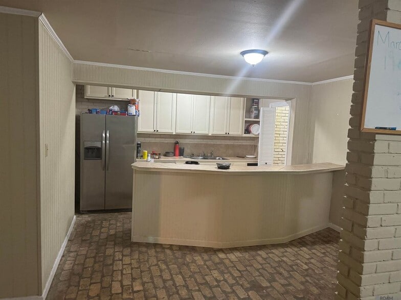 Building Photo - 5650 Highland Rd