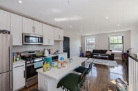 Building Photo - Renovated 3 bed 2 bath in Fort Hill......
