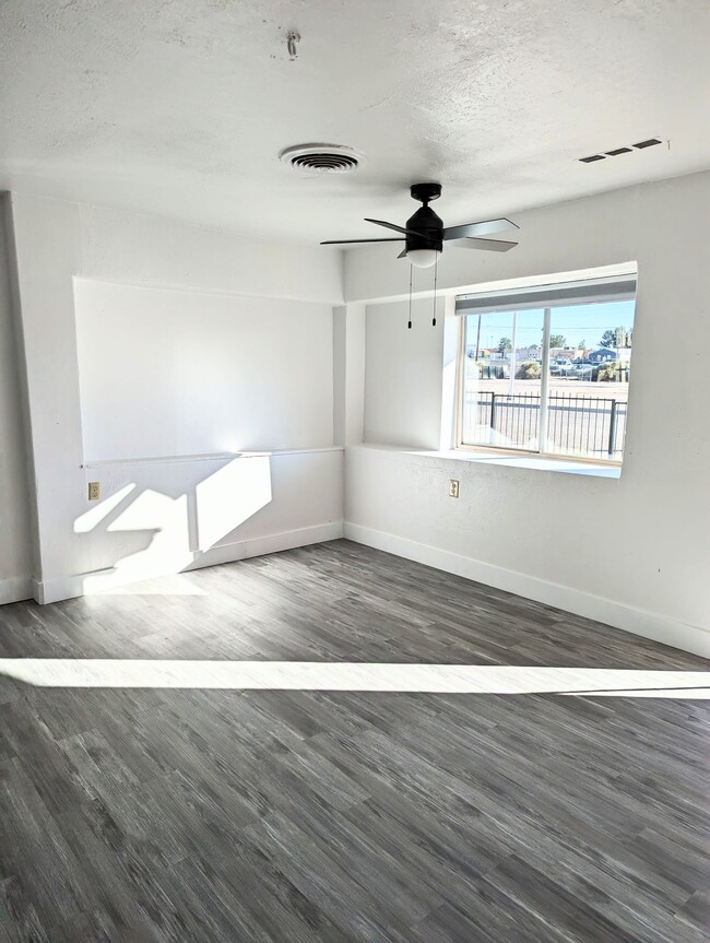 Building Photo - 127 E Fleming Ave