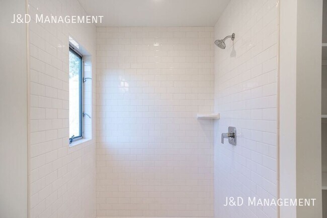 Building Photo - 3333 Reynard Way