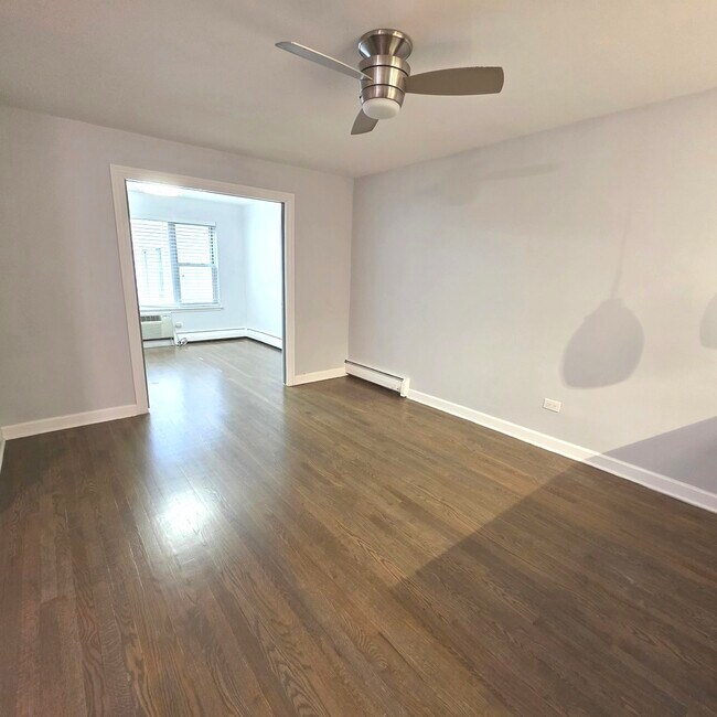 Building Photo - 420 W Aldine Ave