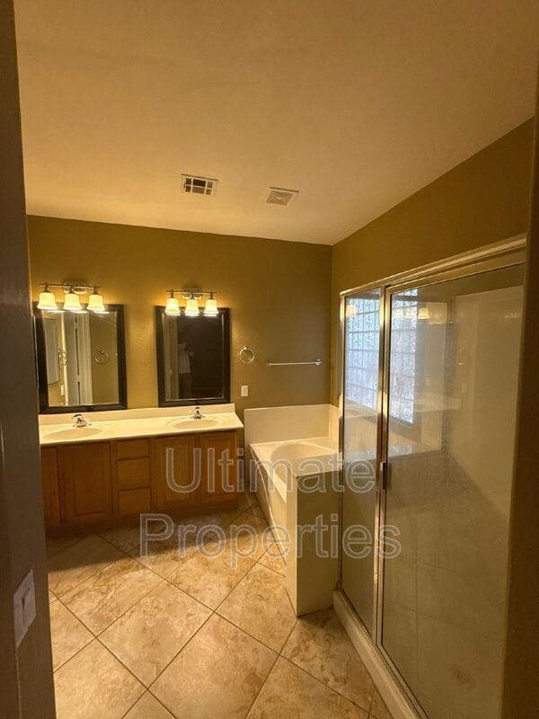 Building Photo - 8207 W Salter Dr