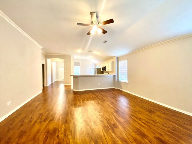 Building Photo - 5615 Brookhollow Oaks Trail