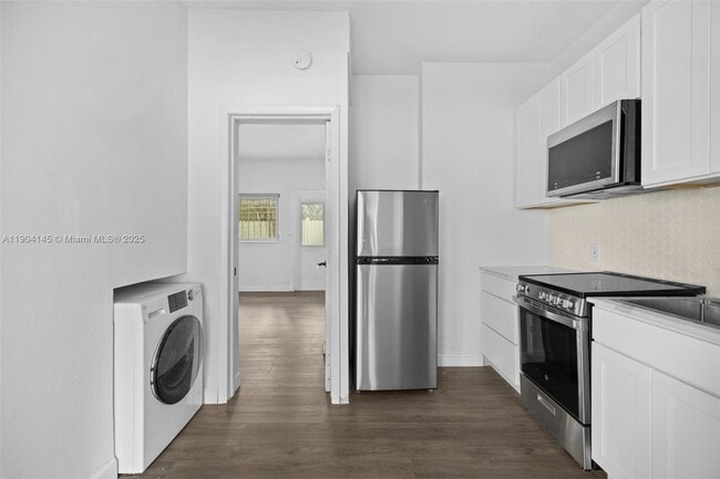 Primary Photo - 2822 Pine Tree Dr