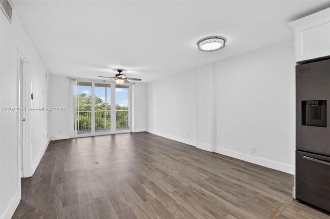 Building Photo - 250 Jacaranda Dr