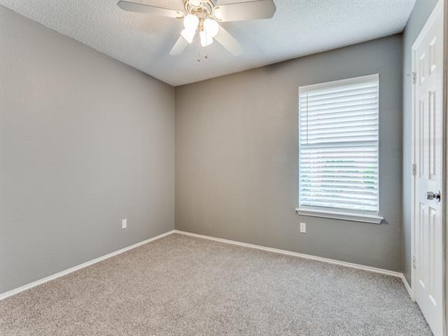 Building Photo - 2718 Chatsworth Dr