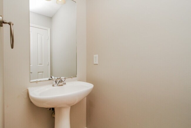 Building Photo - 8051 Logan Dr