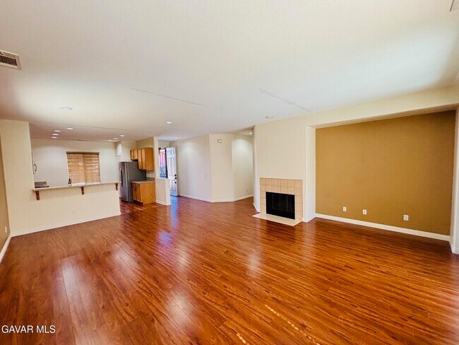 Building Photo - 5806 W Ave K-3