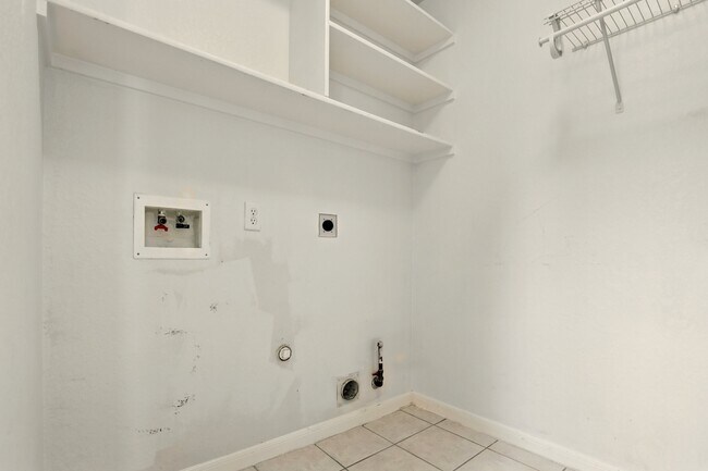Building Photo - 303 Burris Park Dr