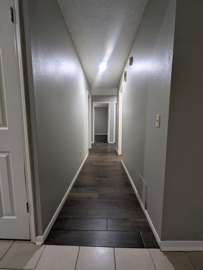 Building Photo - 827 Coral Tree Pl