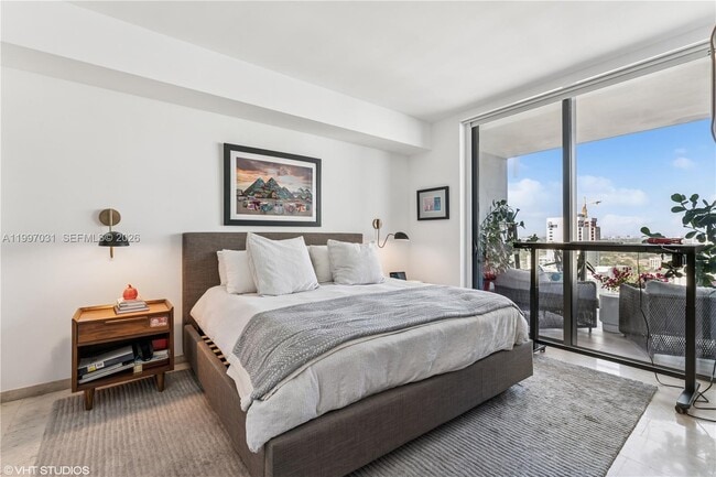 Building Photo - 88 SW 7th St