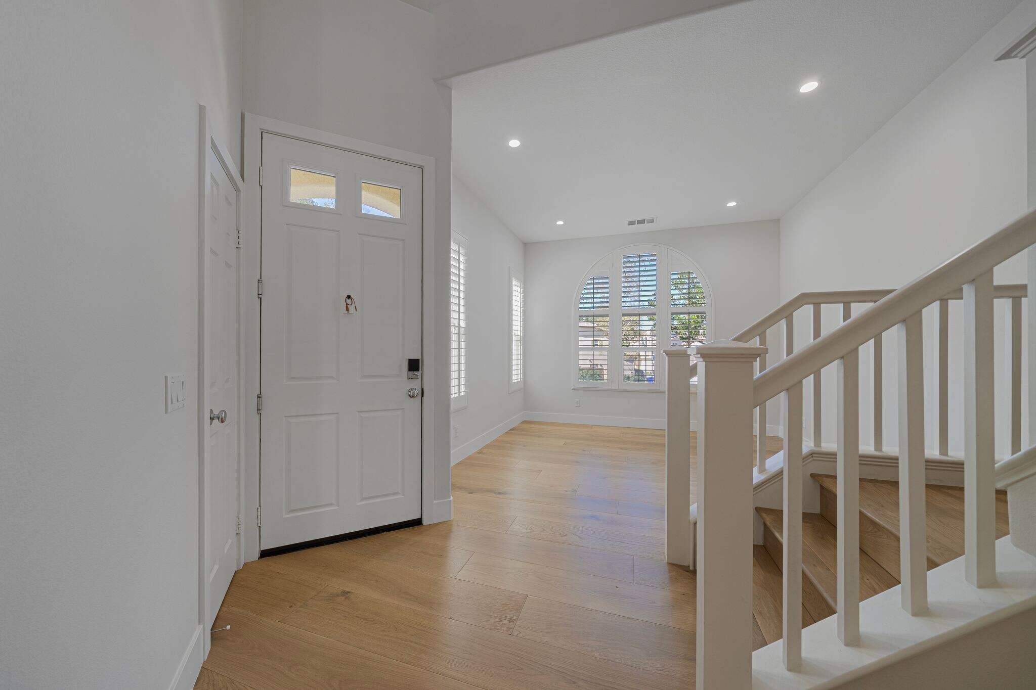 Building Photo - 25352 Avanti Ct