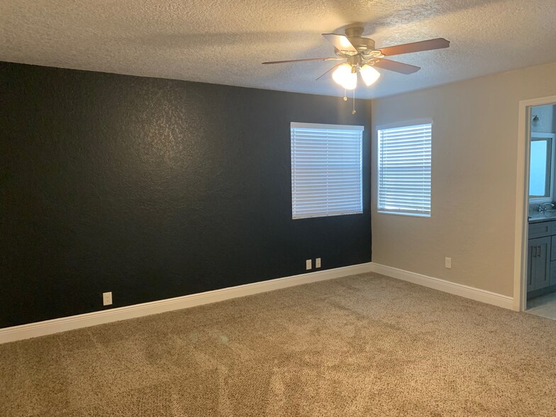 Building Photo - 860 Westshore Ct