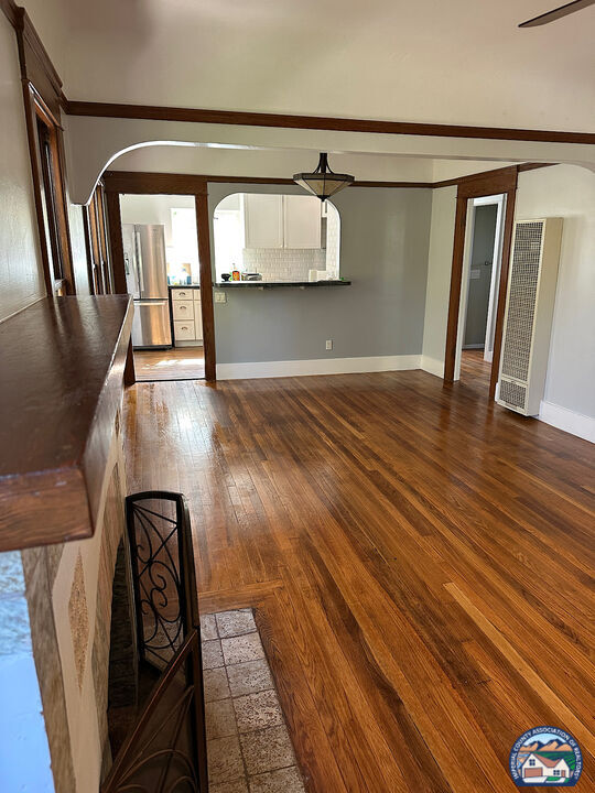 Building Photo - 1075 Hayes Ave