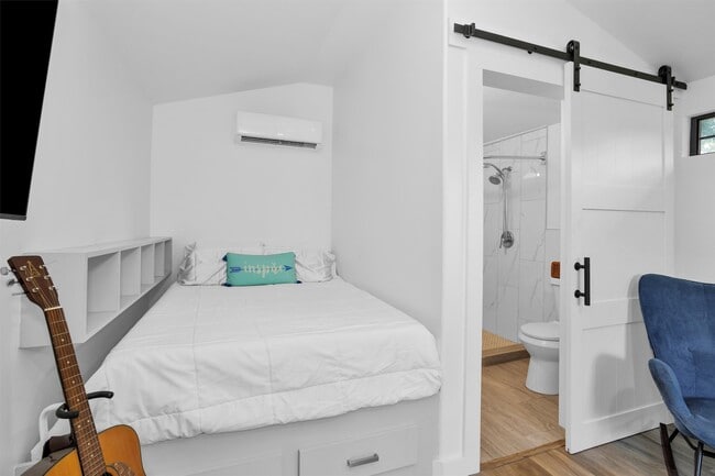 Building Photo - 1102 Mosher Ln