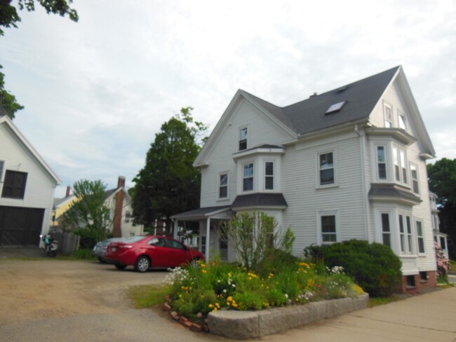 Primary Photo - 90 Lothrop St
