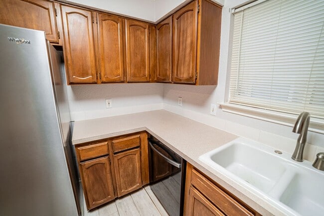 Building Photo - 1425 Danielle Dr