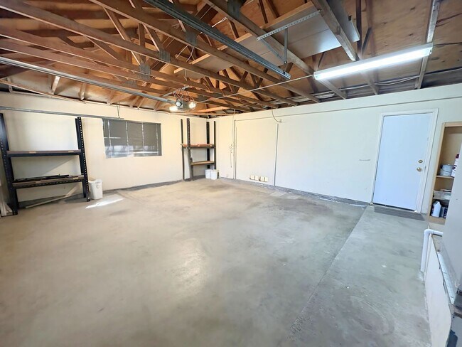 Building Photo - Beautiful Home in a Cul-de sac