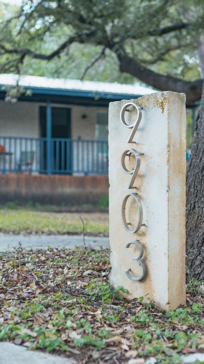 Building Photo - 9900 La Jolla Dr