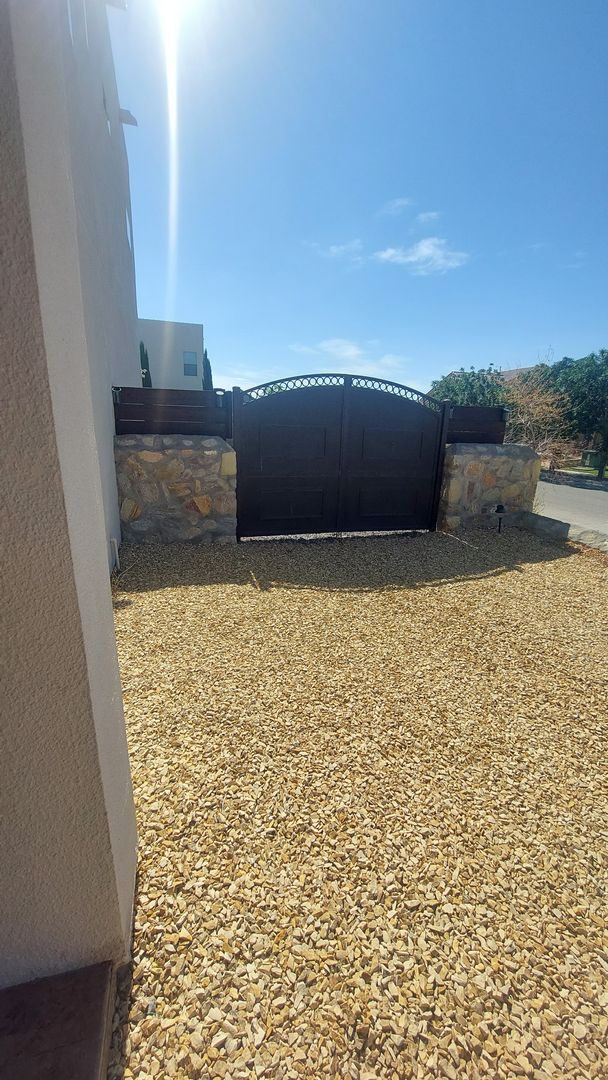 Building Photo - Backyard Oasis!!!  Beautiful 4 bedroom 2.5 bathroom 2 story home on corner lot!