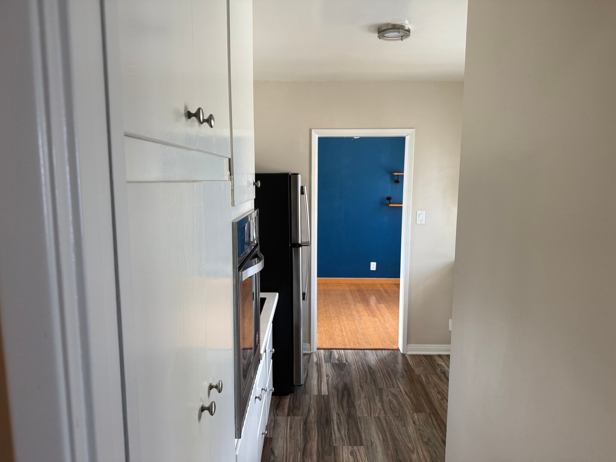 Building Photo - 1227 E 1st St