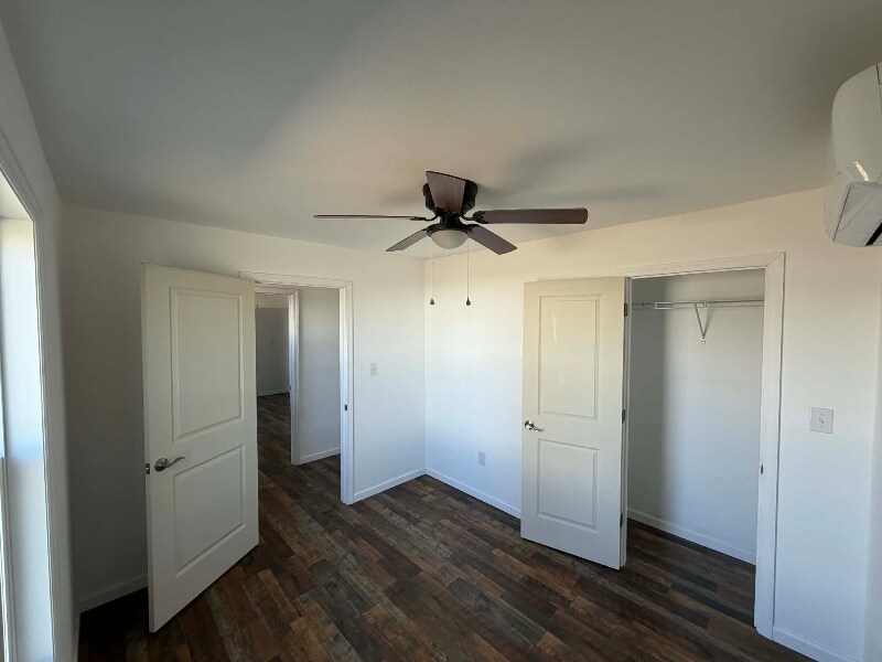 Building Photo - 227 N Frisco St