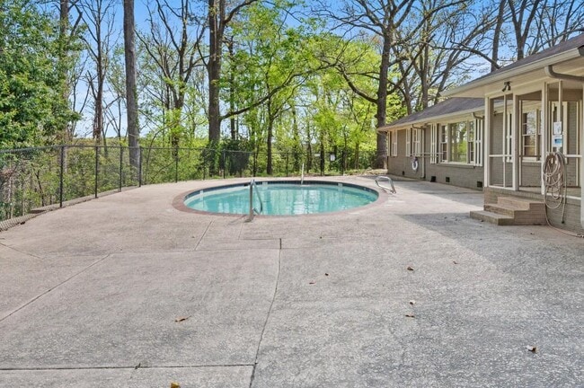 Building Photo - 1744 Woodcliff Pl NE