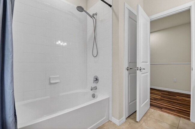Building Photo - 2833 Troubadour St