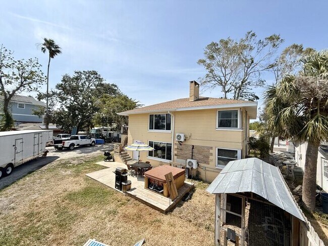 Building Photo - 315 12th Ave