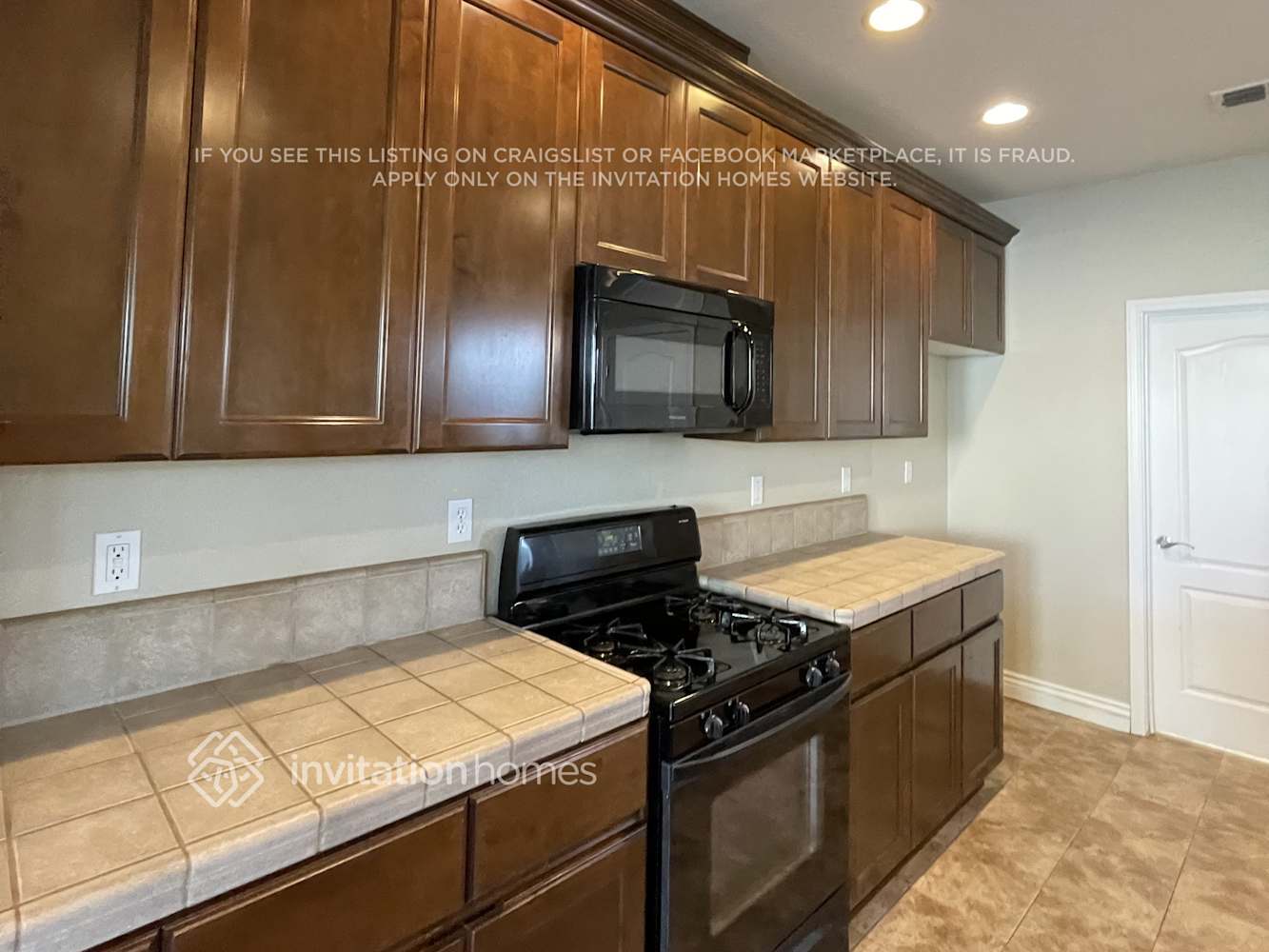 Building Photo - 465 Elmwood Ct