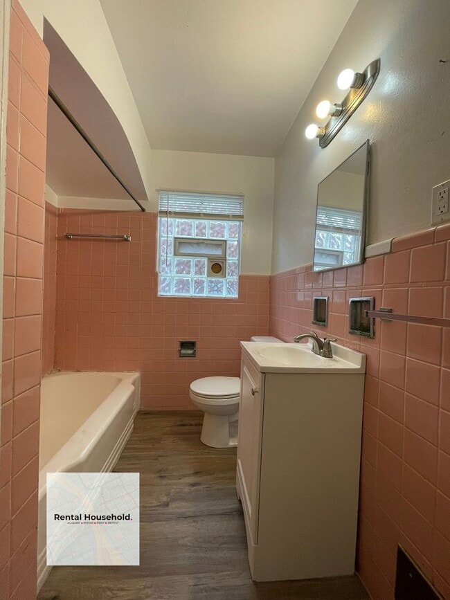 Building Photo - 18010 Lesure St