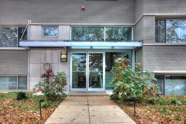 Building Photo - 804 Taylor St NW