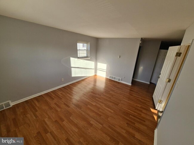 Building Photo - 9411 Lansford St