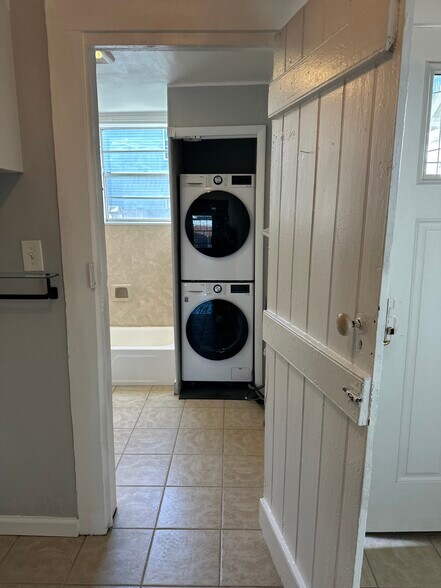 Building Photo - 7326 Freret St